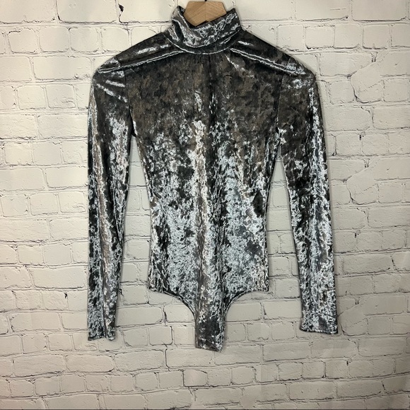Revolve Central Park West OceanDrive Velvet Bodysuit Silver Size Extra Small NWT - Picture 5 of 12
